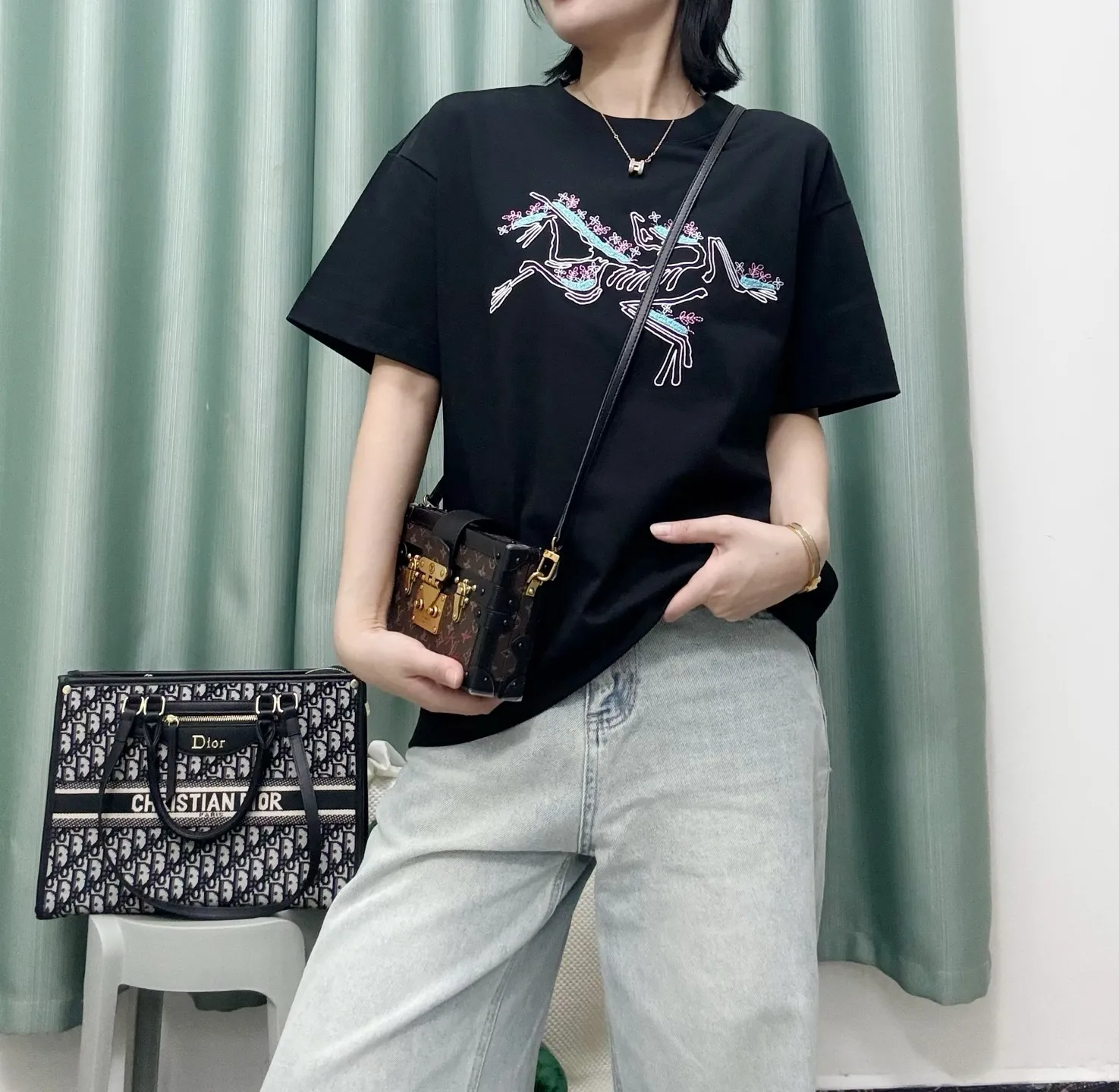 Black ， Same Style